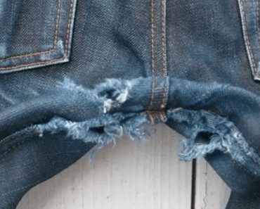 Stinkender Schritt deiner Jeans: Warum und wie du den üblen Geruch loswerden kannst