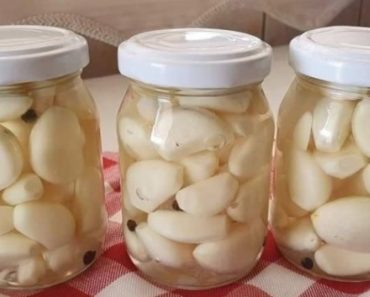 Hält Knoblauch ein Jahr lang frisch – nur Köche kennen diesen Trick in der Küche